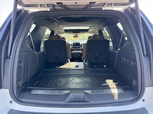 Used 2024 Chevrolet Tahoe High Country AWD/4WD image 10