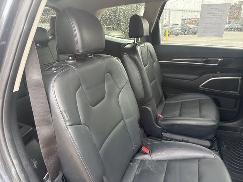 Used 2024 Kia Telluride S w/ S Sunroof Package image 8