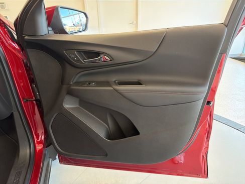 Used 2022 Chevrolet Equinox RS image 40