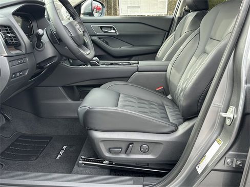 New 2026 Nissan Rogue Platinum image 10