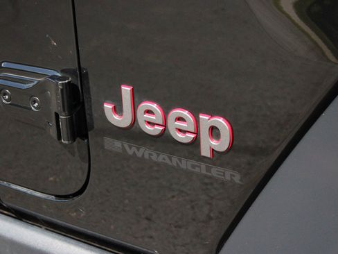 Used 2024 Jeep Wrangler Unlimited Rubicon w/ Capability Package AWD/4WD image 6