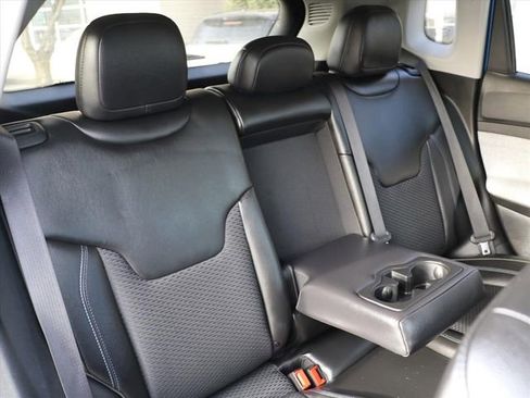 Used 2022 Jeep Compass Latitude image 12