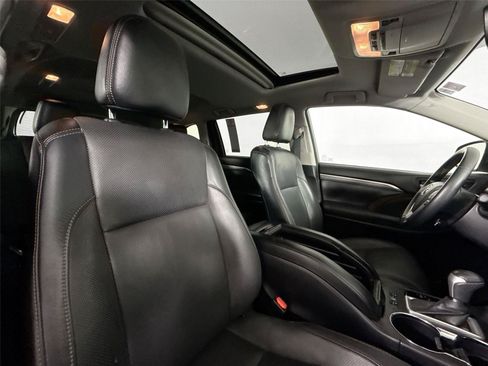 Used 2017 Toyota Highlander Limited FWD image 42