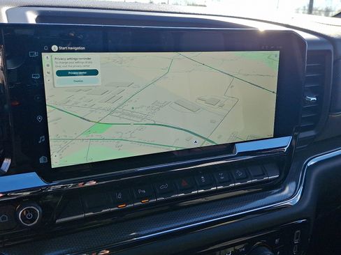 Used 2025 Chevrolet Silverado 2500 ZR2 w/ Technology Package image 17