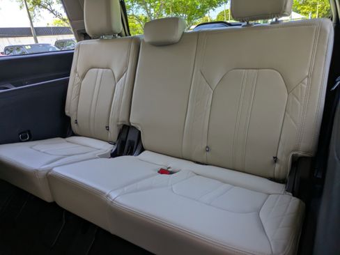 Used 2020 Ford Expedition Platinum RWD image 16