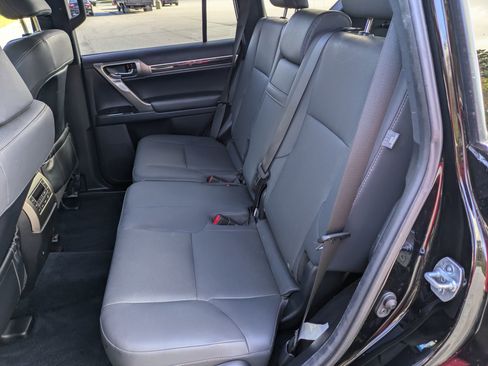 Used 2020 Lexus GX 460 Premium image 25