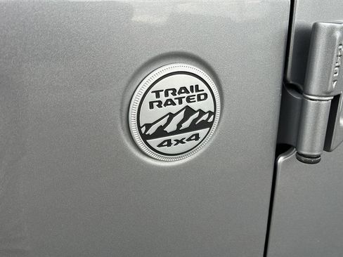 Used 2019 Jeep Wrangler Unlimited Sahara image 6