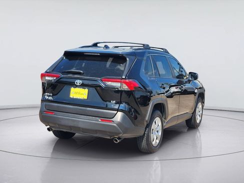 Used 2019 Toyota RAV4 LE FWD image 5