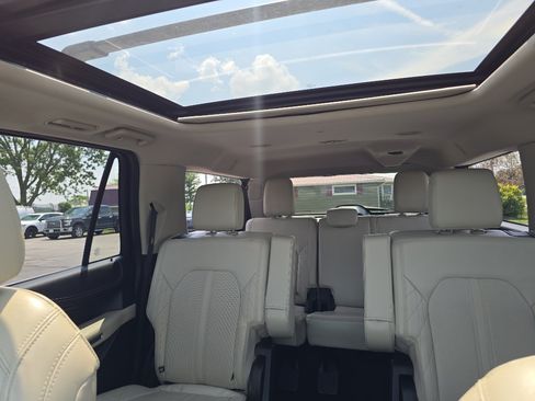 Used 2021 Ford Expedition Max Platinum AWD/4WD image 34