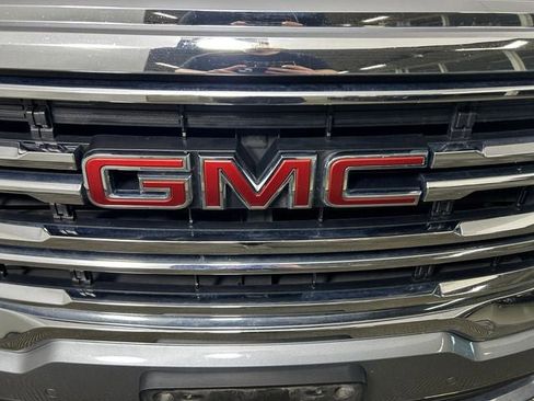Used 2023 GMC Acadia SLT FWD image 10