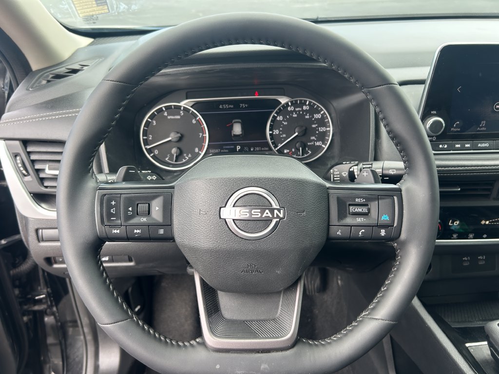Used 2025 Nissan Rogue SV FWD image 19