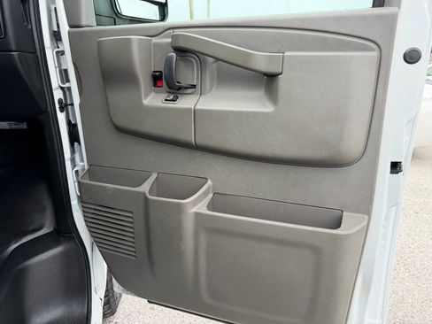 Used 2018 Chevrolet Express 2500 w/ Enhanced Convenience Package image 16