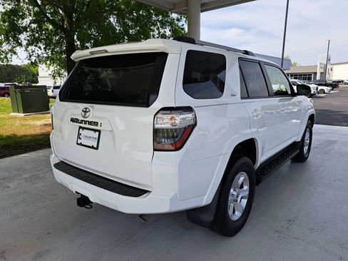 Used 2020 Toyota 4Runner SR5 Premium w/ Moonroof Package AWD/4WD image 6