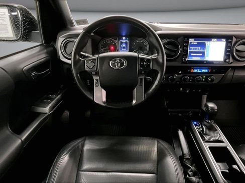 Used 2022 Toyota Tacoma TRD Off-Road w/ TRD Premium Off Road Package AWD/4WD image 9