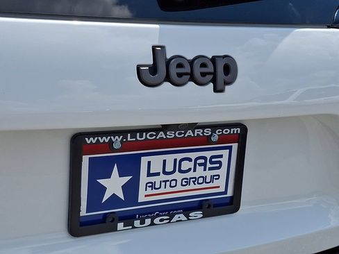 Used 2020 Jeep Cherokee Trailhawk w/ Cold Weather Group AWD/4WD image 32
