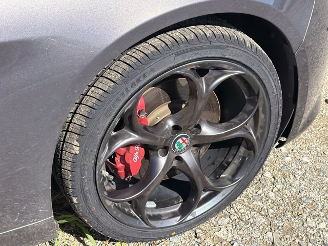 Used 2018 Alfa Romeo Giulia Ti Sport w/ Quick Order Package 22S Sport AWD/4WD image 10