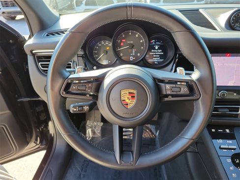 Certified 2024 Porsche Macan image 33