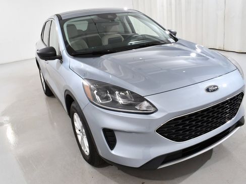 Used 2022 Ford Escape SE w/ Cold Weather Package image 4