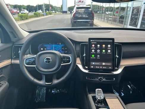 Certified 2025 Volvo XC90 B6 Plus AWD/4WD image 19