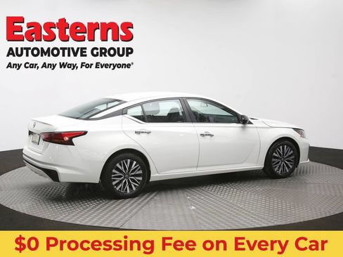 Used 2025 Nissan Altima 2.5 SV FWD image 42