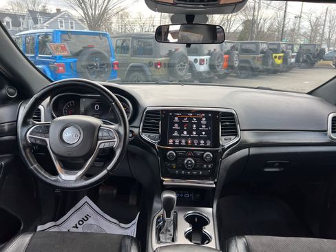 Used 2021 Jeep Grand Cherokee Laredo X image 32