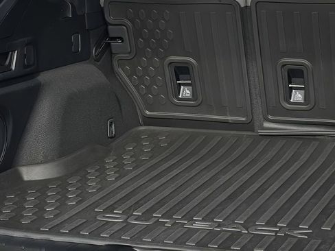 Certified 2023 Subaru Outback Limited image 9