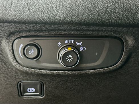 Used 2023 GMC Terrain SLE w/ Elevation Edition image 16