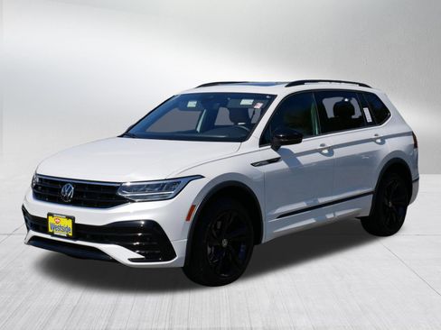 Certified 2024 Volkswagen Tiguan SE R-Line w/ MDO Package, Two-Row AWD/4WD image 3
