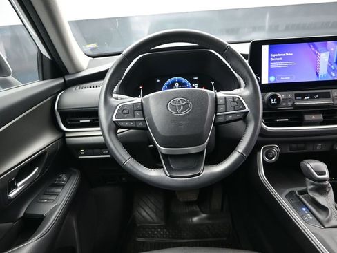 Used 2024 Toyota Grand Highlander XLE image 32