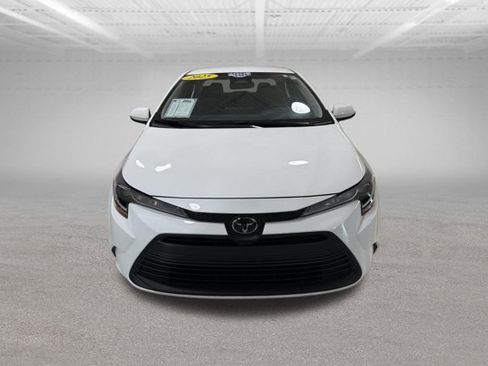 Used 2025 Toyota Corolla LE FWD image 2