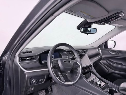 Used 2023 Jeep Grand Cherokee L Laredo image 24