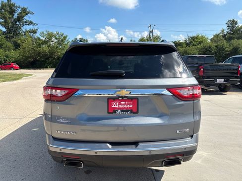 Used 2018 Chevrolet Traverse Premier w/ Driver Confidence II Package FWD image 4