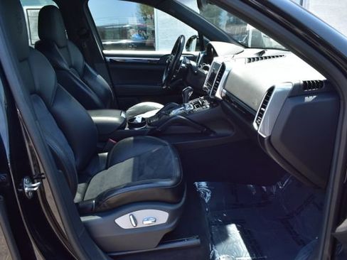 Used 2017 Porsche Cayenne Platinum Edition AWD/4WD image 47