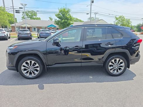 Used 2022 Toyota RAV4 XLE Premium AWD/4WD image 9