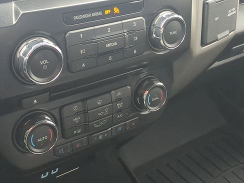 Used 2017 Ford F150 Lariat image 25