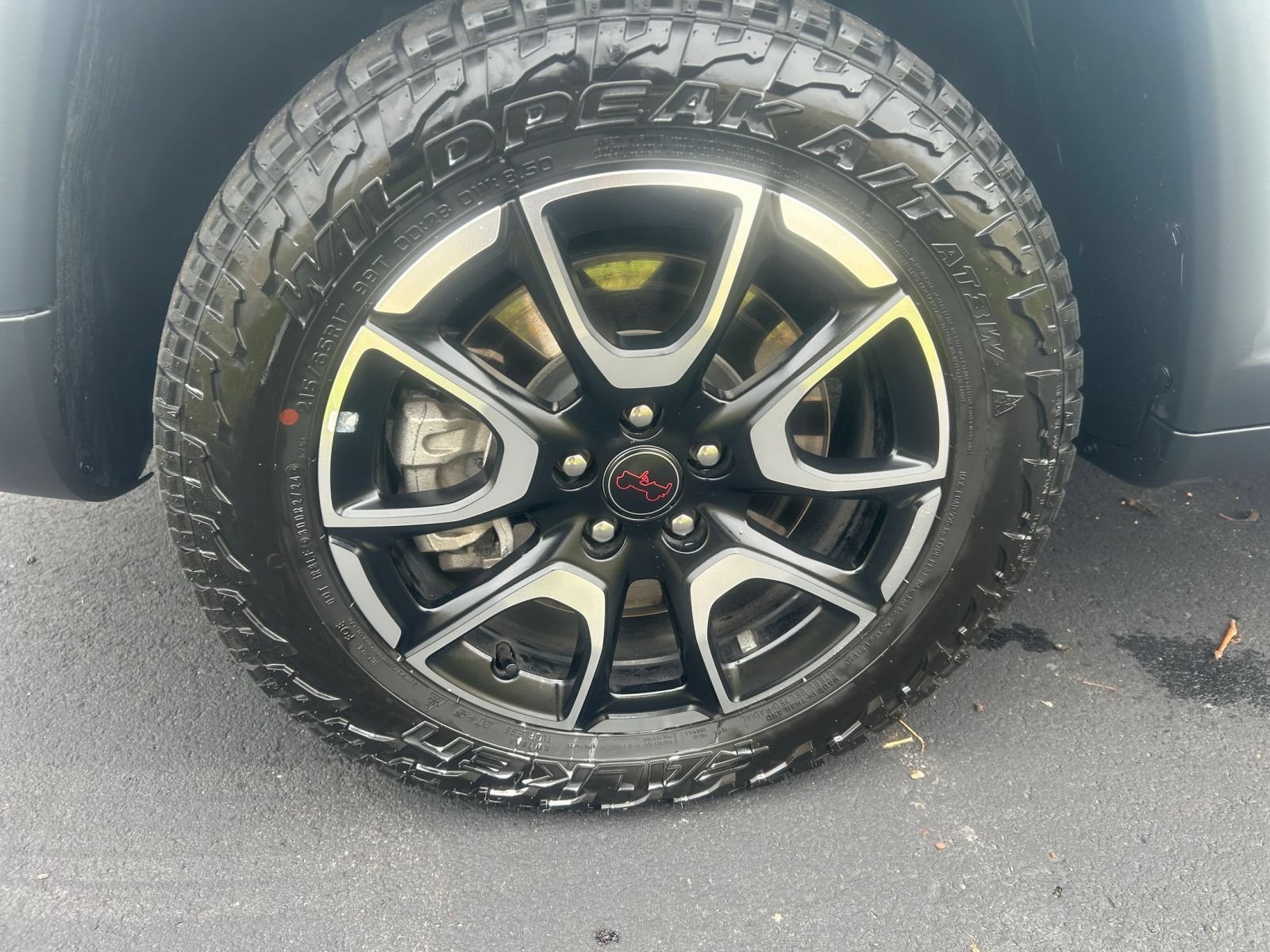 Used 2025 Jeep Compass Trailhawk AWD/4WD image 29