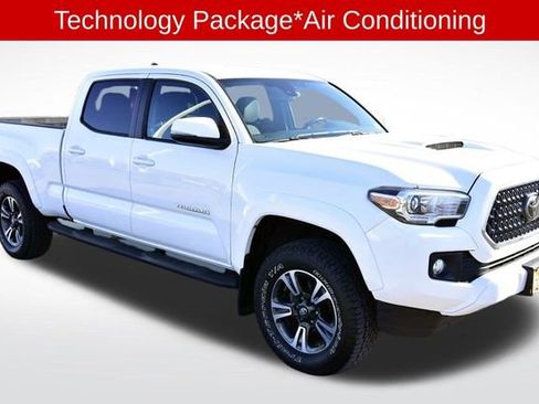 Used 2018 Toyota Tacoma TRD Sport image 5