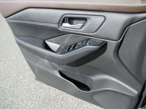 Used 2023 Nissan Rogue SV w/ SV Premium B Package image 25