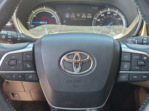 Used 2021 Toyota Highlander Platinum FWD image 16