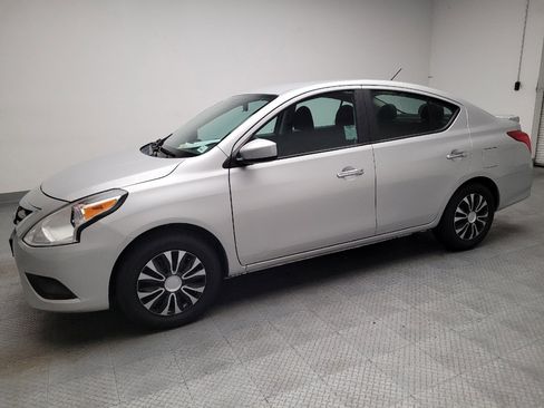 Used 2019 Nissan Versa SV FWD image 2