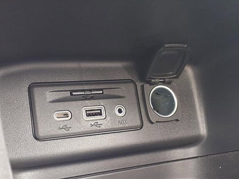 Used 2022 Chevrolet Equinox RS w/ RS Leather Package image 25