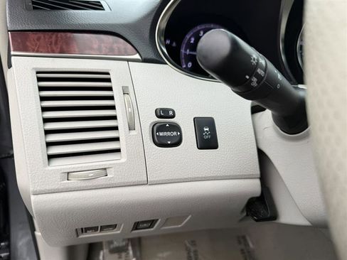 Used 2011 Toyota Avalon Limited image 31