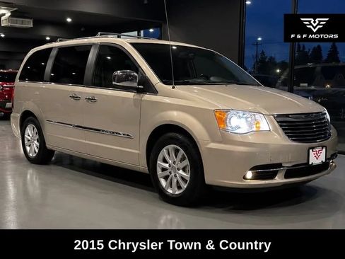 Used 2015 Chrysler Town & Country Limited Platinum w/ Trailer Tow Group FWD image 1