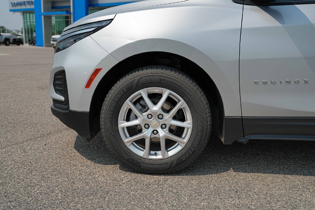 Used 2022 Chevrolet Equinox LS AWD/4WD image 12