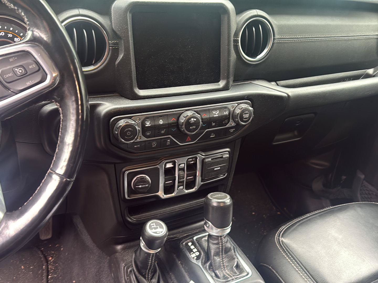 Used 2022 Jeep Gladiator Overland w/ Popular Equipment Package AWD/4WD image 12