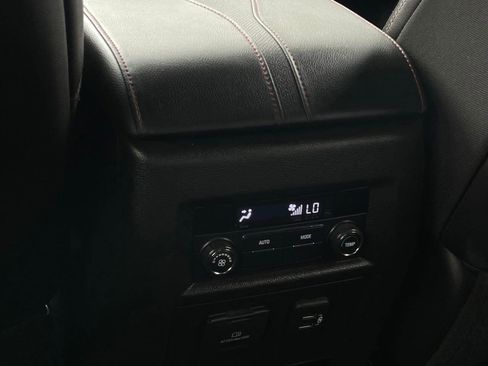 Used 2022 Chevrolet Traverse RS FWD image 25
