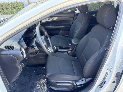 Used 2019 Kia Forte LXS FWD image 19