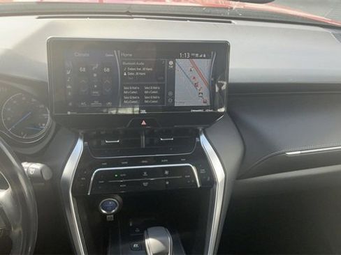 Used 2022 Toyota Venza XLE image 26