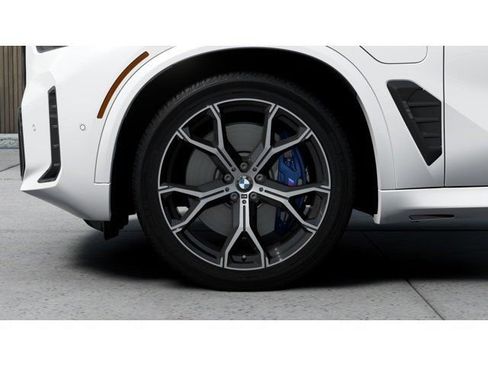 New 2026 BMW X5 xDrive50e w/ M Sport Package AWD/4WD image 7