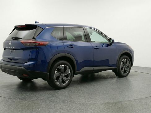 Used 2025 Nissan Rogue SV AWD/4WD image 9